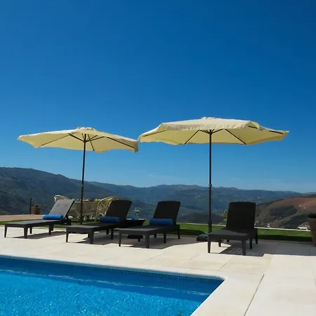 Bed & Breakfast Casa Miradouro 3*