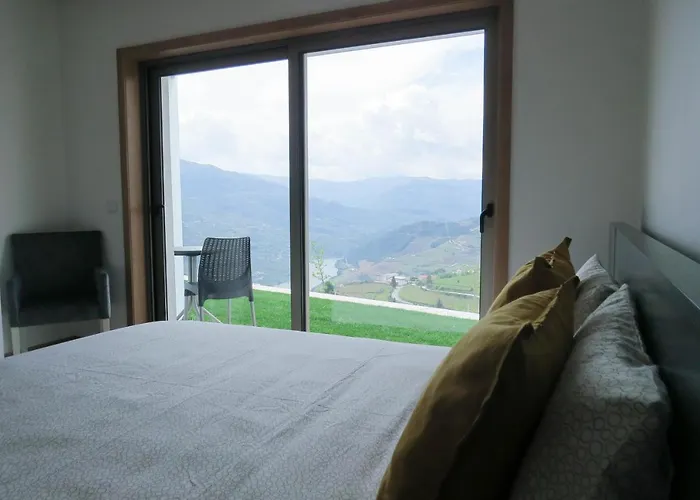 Bed & Breakfast Casa Miradouro 4*