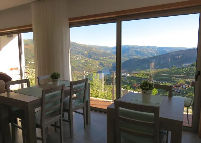 Bed & Breakfast Casa Miradouro 4*